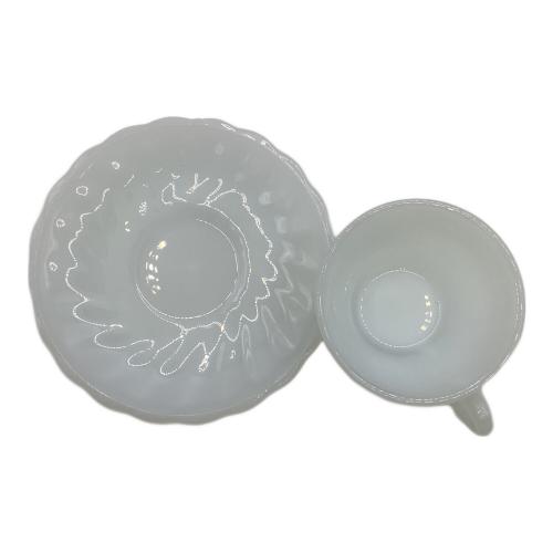 Fire King (ファイヤーキング) カップ&ソーサー ホワイト ミルクガラス