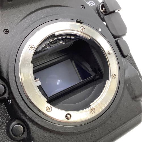 Nikon (ニコン) デジタル一眼レフカメラ D850 ボディ 4575万画素(有効画素) フルサイズC-MOS 専用電池 XQD/SD/SDHC/SDXC 標準：ISO64～25600 約7コマ/秒 1/8000～30秒 2033174