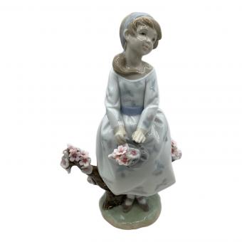 LLADRO (リヤドロ) 桜並木をぬけて 花数ヶ所ワレ有