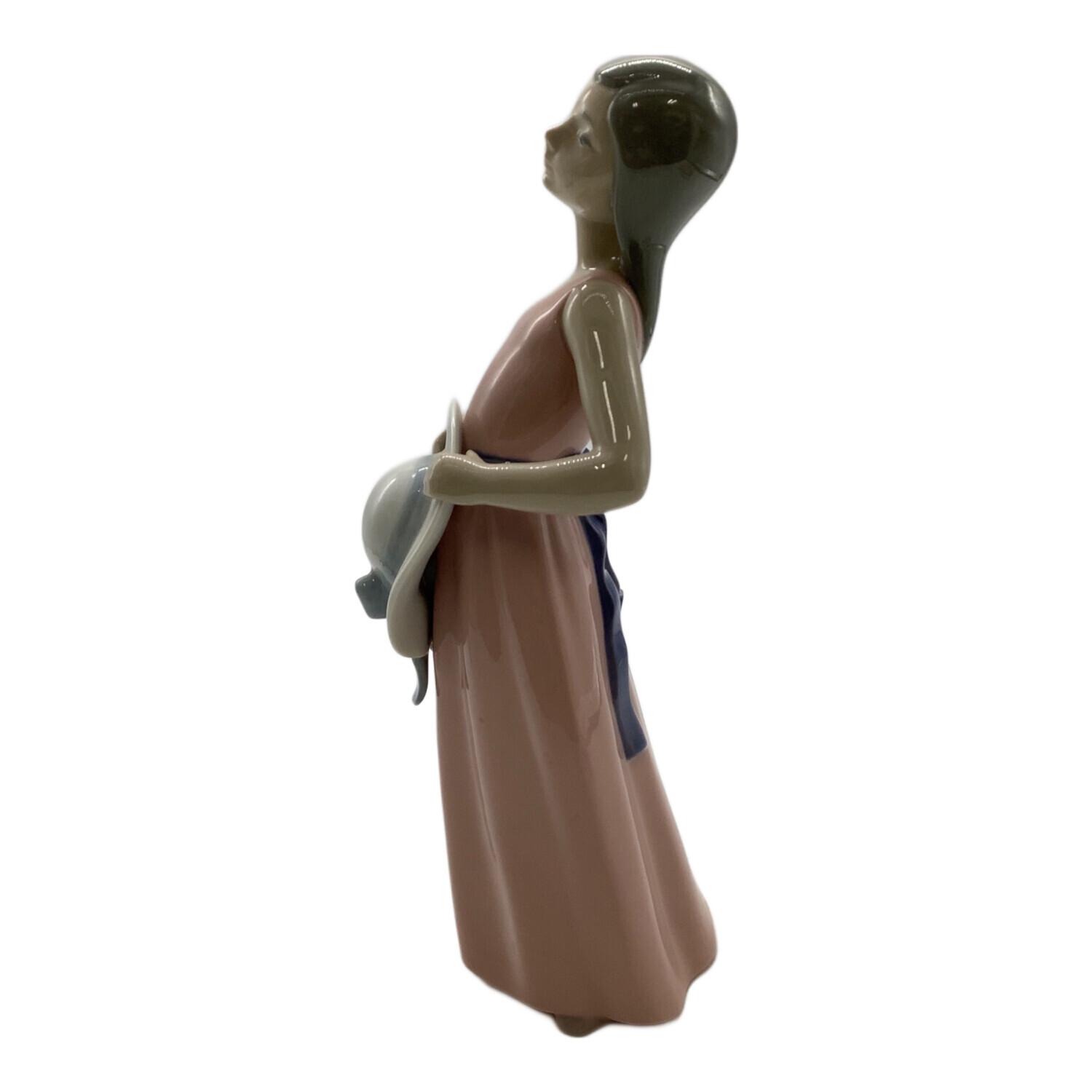 新品未使用✨リヤドロ 鏡の前で 若草色の少女 フィギュリン 美