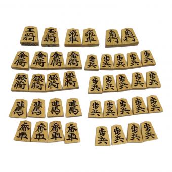 八代目駒権作 将棋駒 本黄楊材 稘郷 シミ有 @