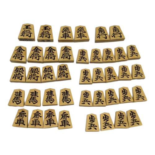 八代目駒権作 将棋駒 本黄楊材 稘郷 シミ有 @