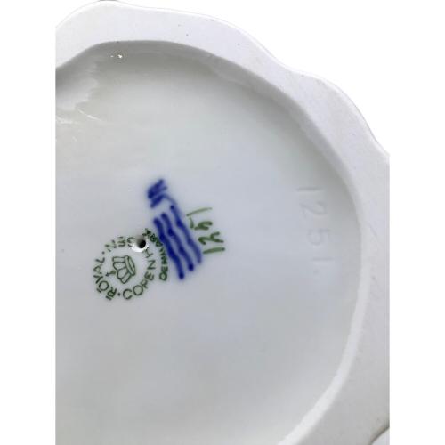 ROYAL COPENHAGEN (ロイヤル・コペンハーゲン) フィギュリン アマー島の少女