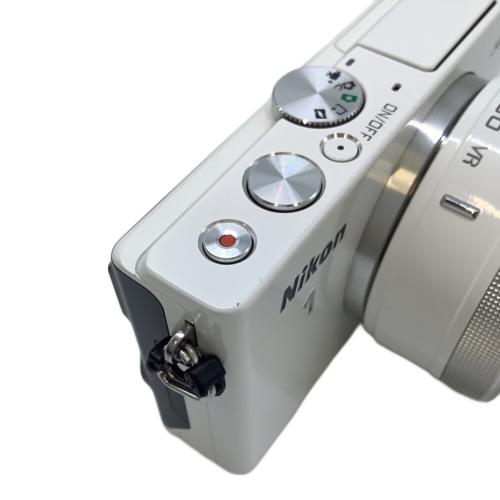 Nikon (ニコン) ミラーレス一眼カメラ Nikon 1 J4 (標準パワーズームキット) レンズ:1 NIKKOR VR 10-30mm f/3.5-5.6 PD-ZOOM