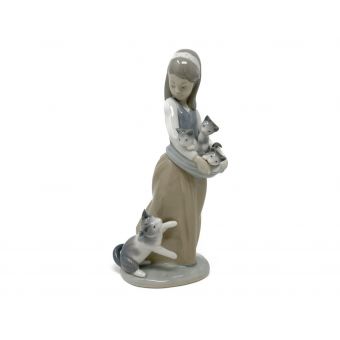 LLADRO (リヤドロ) フィギュリン 1309　子猫をエプロンに