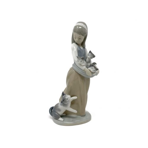 LLADRO (リヤドロ) フィギュリン 1309　子猫をエプロンに