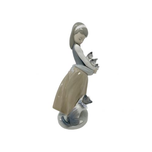 LLADRO (リヤドロ) フィギュリン 1309　子猫をエプロンに