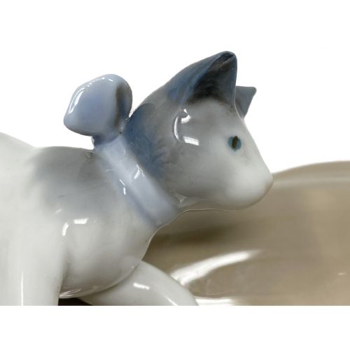 LLADRO (リヤドロ) フィギュリン 1309　子猫をエプロンに