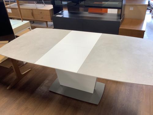 BoConcept (ボーコンセプト) ダイニングテーブル   ライトグレー MILANO