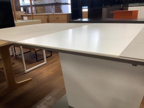 BoConcept (ボーコンセプト) ダイニングテーブル   ライトグレー MILANO
