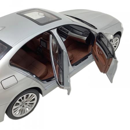 NOREV (ノレブ) 1/18スケールミニカー BMW 550i BMW特注｜トレファクONLINE