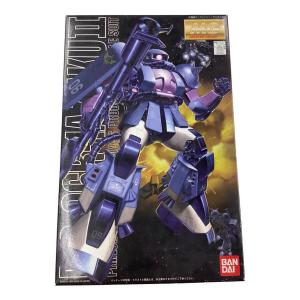BANDAI (バンダイ) ジオン公国軍宇宙空間専用 高機動型モビルスーツ MS-06R-1A 「ザクⅡ」 チームカラーバリエーション 黒い三連星 1/100スケール マスターグレードモデル ガンプラ