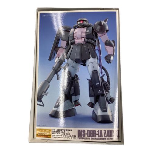 BANDAI (バンダイ) ジオン公国軍宇宙空間専用 高機動型モビルスーツ MS-06R-1A 「ザクⅡ」 チームカラーバリエーション 黒い三連星 1/100スケール マスターグレードモデル ガンプラ