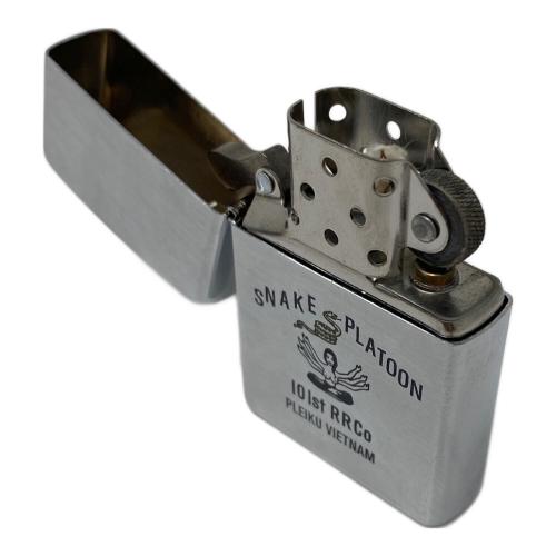 ZIPPO (ジッポ) オイルライター 2004年製 SNAKE PLATOON 10 1ST PRCo PLEIKU VIETNAM