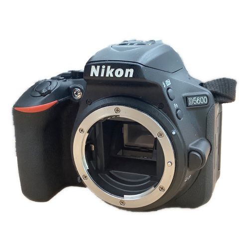 Nikon (ニコン) デジタル一眼レフカメラ ダブルズームキット D5600 2416万画素（有効画素） 専用電池 SDXCカード対応 100-25600 2132506