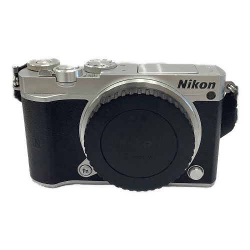 Nikon (ニコン) NIKON 1 J5 ダブルズームキット ミラーレス一眼カメラ ※10-30レンズのズーム操作・本体十字キー操作難有（動作異常なし）