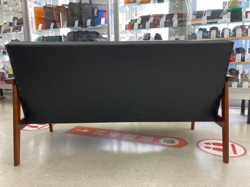 カリモク60 (カリモクロクマル) 2人掛けソファー ブラック×ブラウン