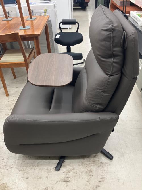 ニトリ サイドテーブル付電動リクライニングソファー LE01