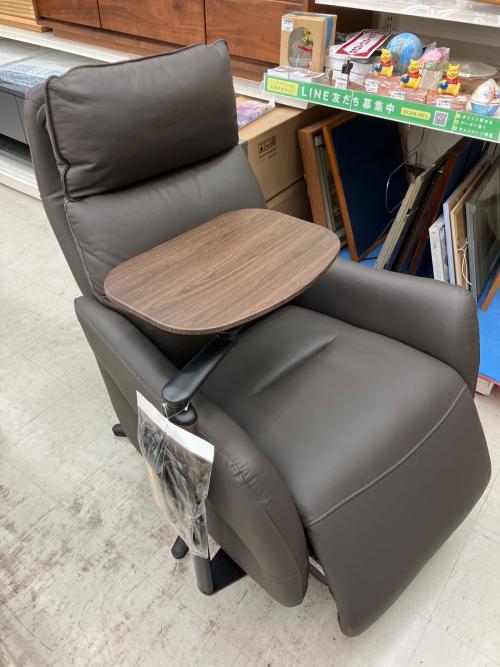 ニトリ 電動リクライニングソファー サイドテーブル付 ブラウン LE01　合皮
