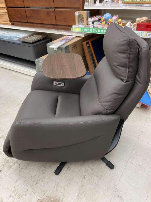 ニトリ 電動リクライニングソファー サイドテーブル付 ブラウン LE01　合皮