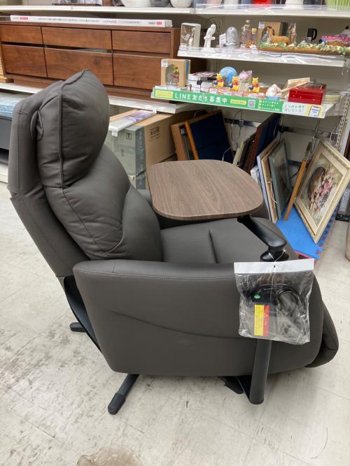 ニトリ 電動リクライニングソファー サイドテーブル付 ブラウン LE01　合皮