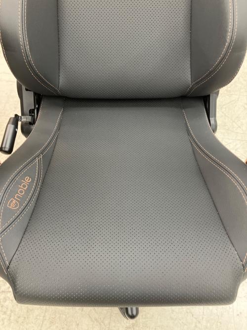 noblechairs (ノーブルチェアーズ) ゲーミングチェア ブラック×シャンパンゴールド EPIC