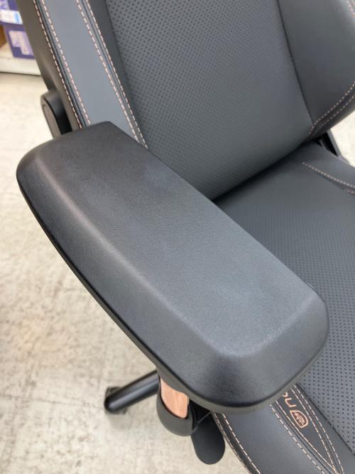 noblechairs (ノーブルチェアーズ) ゲーミングチェア ブラック×シャンパンゴールド EPIC
