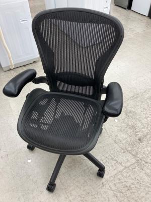 Herman Miller (ハーマンミラー) アーロンチェア