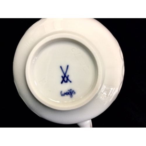 Meissen (マイセン) カップ ホワイトレリーフ