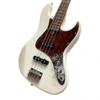 Bacchus (バッカス) エレキベース ホワイト