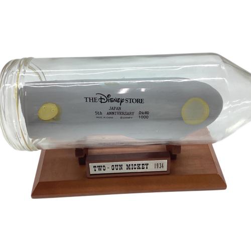 Disney STORE (ディズニーストア) ディズニーグッズ 1000個限定 ミッキーの二挺拳銃1934ボトルシップフィギュア