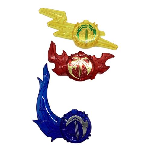 仮面ライダーセイバー (カメンライダーセイバー) 仮面ライダーセイバー 究極大聖剣 火炎剣烈火 水勢剣流水・雷鳴剣黄雷エンブレムセット