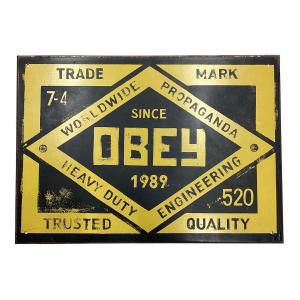 OBEY (オベイ) サインボード 裏面・フチサビ部分色移りします。