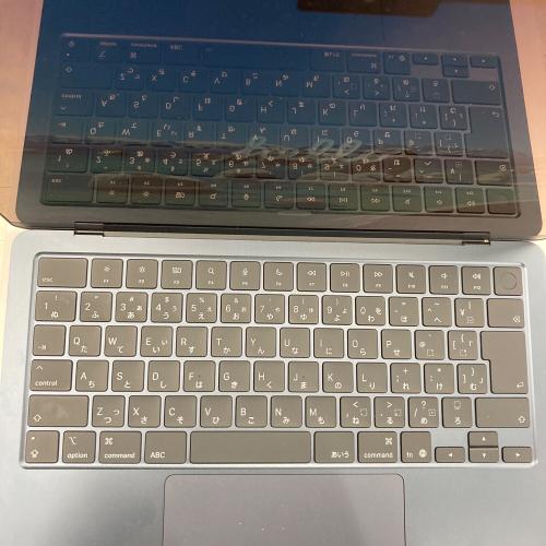 Apple (アップル) MacBook Air MW123J/A 13.6インチ