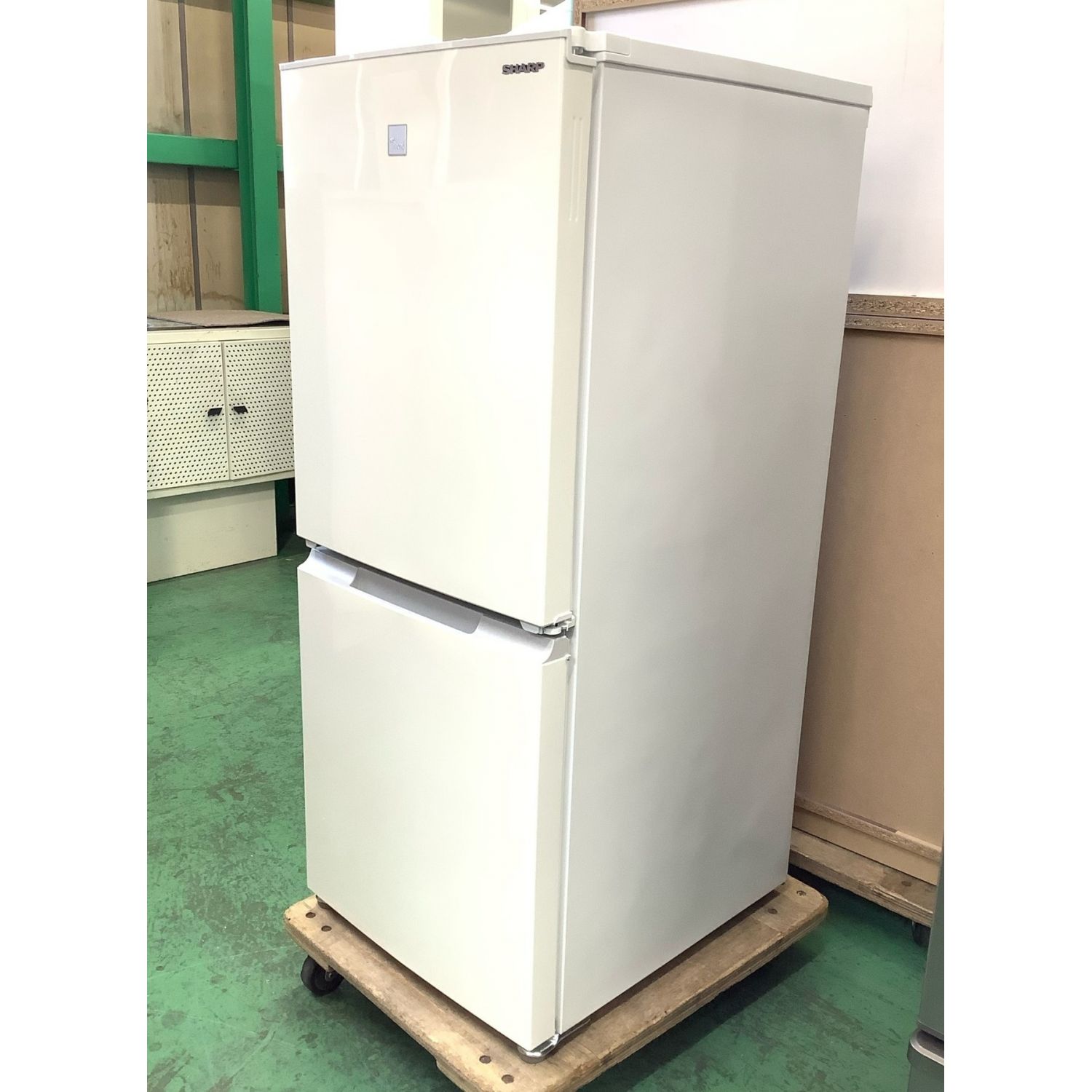 8,742円シャープ冷凍冷蔵庫　SJ-14E7-KW 　2020年　137L