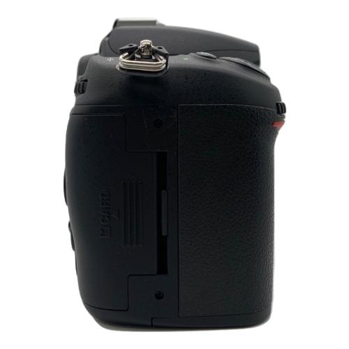 Nikon (ニコン) デジタル一眼レフカメラ  D7000　ボディ