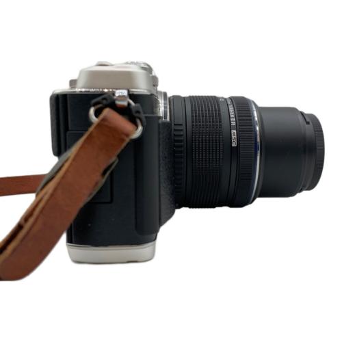 OLYMPUS (オリンパス) ミラーレス一眼カメラ E-P5 1720万画素(総画素) 1605万画素(有効画素) フォーサーズ 4/3型 LiveMOS -