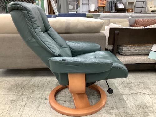 HJELLEGJERDE (イエリアーダ) パーソナルチェア グリーン×ナチュラル オットマン付