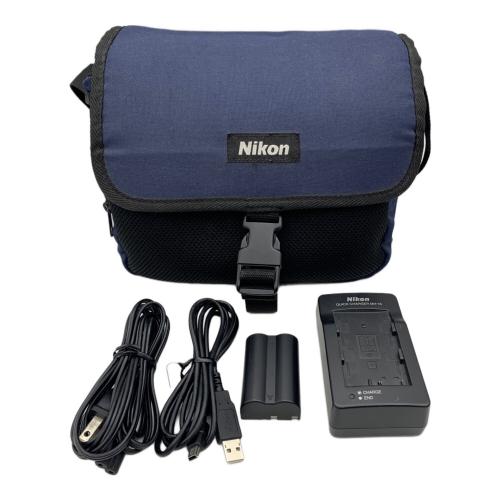 Nikon (ニコン) デジタル一眼レフカメラ D70