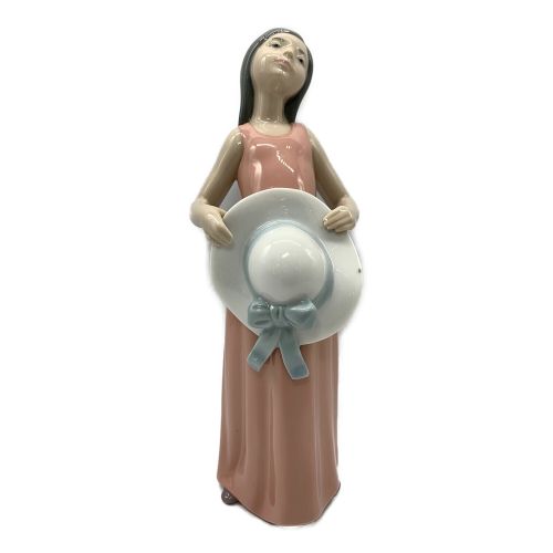 リヤドロ スペイン製陶磁器人形 麦わら帽子をかぶった好奇心旺盛な女の子　正規箱入2006年購入品です