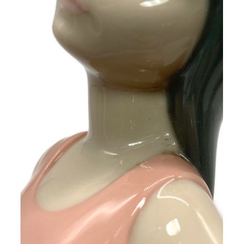 LLADRO (リヤドロ) 陶器人形 麦わら帽子を持つ少女