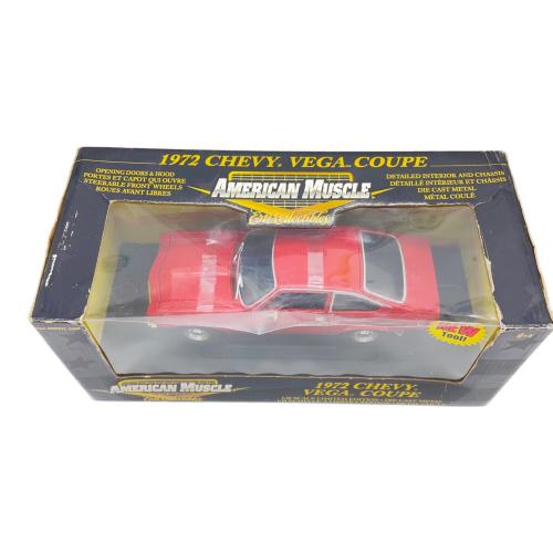 AMERICAN MUSCLE (アメリカンマッスル) 1972 CHEVY VEGA COUPE 1/18 モデルカー