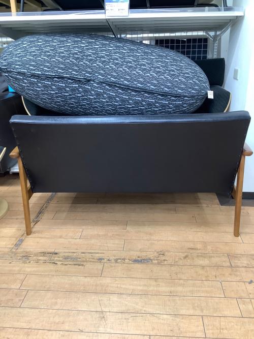 カリモク60 (カリモクロクマル) Kチェア 2シーター スタンダードブラック 77 2人掛け W36173BW 合皮