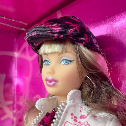 ハローキティ×Barbie バービー人形