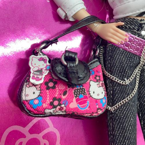 ハローキティ×Barbie バービー人形