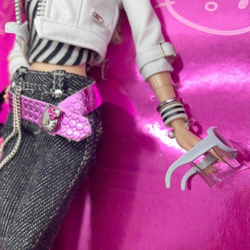 ハローキティ×Barbie バービー人形