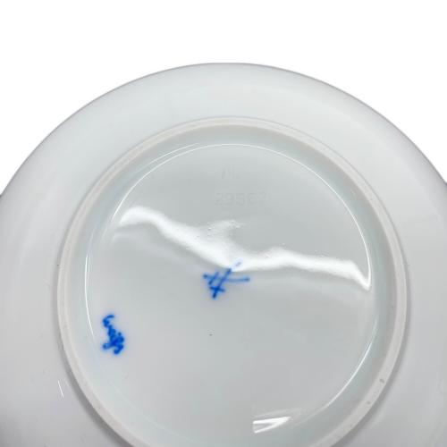 Meissen (マイセン) カップ&ソーサー 波の戯れホワイト