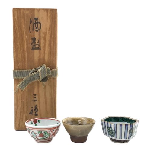 九谷焼 (クタニヤキ) 吉田屋梅文六角酒盃