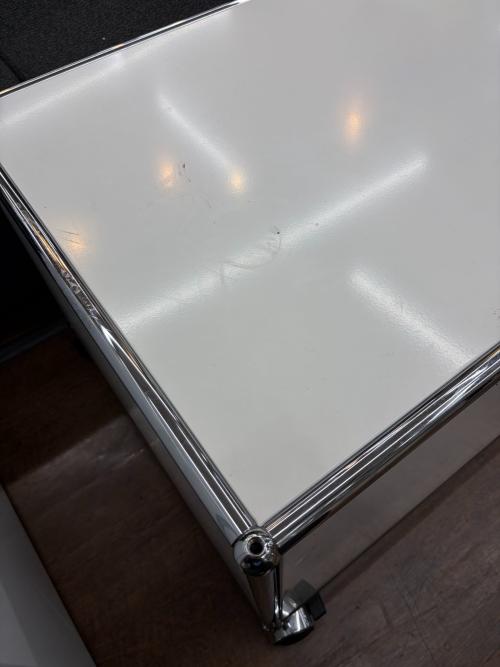 USM Haller (ユーエスエムハラー) キャスター付AVボード ホワイト