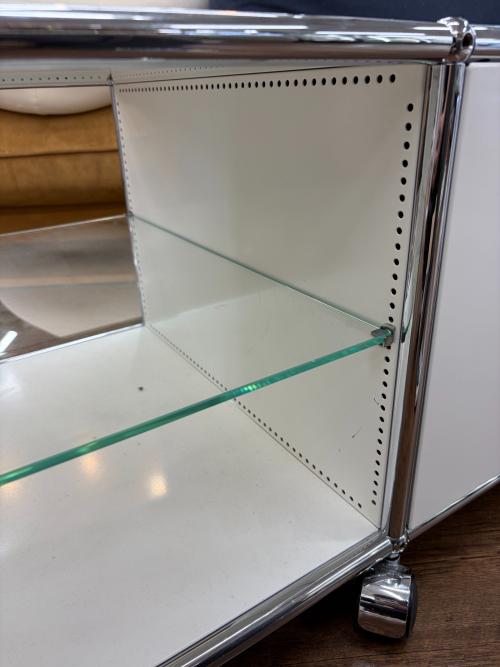 USM Haller (ユーエスエムハラー) キャスター付AVボード ホワイト